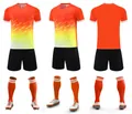 Vue détaillée de la tenue de football orange à séchage rapide avec maillot et short. - 4XS / Haut Et Bas / 120 Rouge