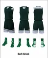 Vue détaillée de l'ensemble de basket-ball vert foncé et des chaussures de sport - 3XS / Haut Et Bas / Vert Foncé