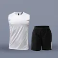 Ensemble de sport blanc avec débardeur respirant et short pour le fitness et la course - M / Haut Et Bas / Blanc