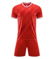 Conjunto de fútbol rojo con camiseta de patrones zigzag y pantalones cortos a juego. - Niños 3XS / Top Y Pantalón / Rojo