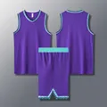 Vue détaillée du maillot et du short de basket violets avec bordures géométriques. - 3XS / Haut Et Bas / Violet