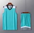 Detailaufnahme von schnelltrocknendem Basketballtrikot-Set in Seeblau atmungsaktiv - Seeblau
