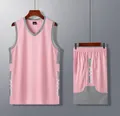 Dettaglio del set da basket rosa con canotta senza maniche e pantaloncini abbinati. - Rosa