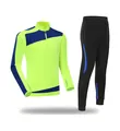 Detail eines neon-gelben und schwarzen Fußball-Trainingsanzugs für Erwachsene und Kinder - 3XS / Oberteil Und Unterteil / Fluoreszierendes Grün