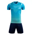 Volledig voetbaltenue met lichtblauw shirt en donkerblauwe korte broek - 4XS / Boven En Onder / Middelblauw