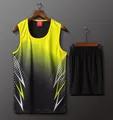 Conjunto de atletismo para hombre con chaleco degradado amarillo y pantalón corto. - Negro