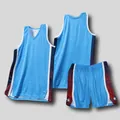Vue détaillée de l'ensemble maillot de basket bleu clair avec panneaux latéraux - Bleu ciel
