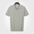 Polo en coton tricoté pour homme vert pâle avec col en V élégant et manches courtes - Vert clair