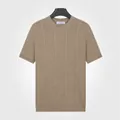 Elegante maglietta da uomo in maglia di seta ghiaccio color cammello con trame sottili - Taglia M / Top / Cammello