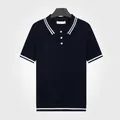 Polo en maille pour hommes de style rétro américain dans une couleur bleu marine - M / Hauts / Bleu marine