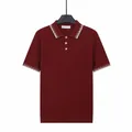 Polo en maille pour homme de style vieux riche dans une couleur bordeaux sophistiquée - M / Hauts / Rouge