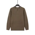 Pull en maille Henley marron à manches longues pour hommes avec une finition texturée - M / Haut (2005) / Marron