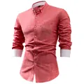 Detalle de una camisa de hombre de algodón y lino rojo con cuello y puños blancos en contraste - 3XL / Tops / Rojo