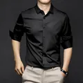 Hochwertiges schwarzes Seiden-Satin-Langarmhemd für Herren im edlen Business-Casual-Look - 38/S / Oberteile / Schwarz Langarm