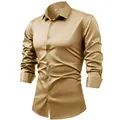 Gros plan d'une chemise habillée en satin pour homme, couleur champagne, sans repassage. - Kaki