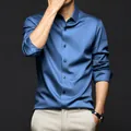 Chemise haut de gamme en satin de soie bleu à manches longues pour homme au style chic - Bleu saphir