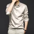 Chemise habillée à manches longues en satin champagne pour homme au fini soyeux - Abricot