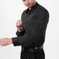 Dettaglio di una camicia a righe da uomo che mostra l'elevata elasticità del tessuto - 3XL / Top / Nero
