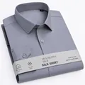 Camicia a maniche lunghe in seta di gelso da uomo in un elegante stile business grigio - 38 / Top / Grigio