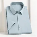 Chemise d'affaires à manches courtes pour homme en fibre de bambou bleu clair pliée - Vert clair