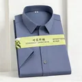Camisa azul de manga corta para hombre hecha de fibra de bambú transpirable, ideal para verano. - 38 / Tops / Gris Premium