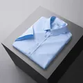 Camisa de hombre azul claro de manga corta en 100% algodón premium sin planchado - 38 / Tops / Azul claro