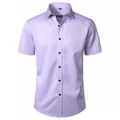 Camisa de vestir de manga corta para hombre en color lavanda de corte slim con botones negros. - 38 / Tops / Violeta Claro
