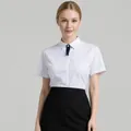 Professionelle, schmal geschnittene, kurzärmelige weiße Business-Bluse mit Kragendetail - 38 / Oberteile / Weiß
