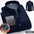 Herrenhemd in Marineblau mit warmem Fleece-Futter, Langarm und diagonalem Streifenmuster - 3XL / Oberteile / Marineblau Gepunkteter Streifen (BN9912)