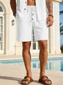 Dettaglio dei pantaloncini casual bianchi da uomo con coulisse in estate - Taglia S / Pantaloni e gonne / Bianco candeggiato