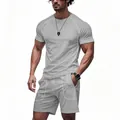 Grijze sportieve set voor heren met t-shirt en bijpassende korte broek voor de zomer - S / Boven- En Onderstuk / Grijs
