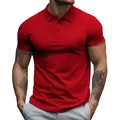Dettaglio di una polo rossa a maniche corte da uomo con vestibilità atletica - Rosso