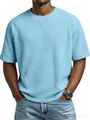 Vista detallada de camiseta azul claro de punto gofrado para hombre con mangas raglán - Azul claro