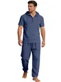 Herren-Freizeitset mit blauem Kapuzen-Kurzarmshirt und passender langer Hose in Vollansicht. - Marineblau