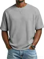 Detalle del tejido de punto gofrado gris en una camiseta casual de hombre con manga raglán - S / Tops / Gris