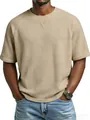 Primer plano de camiseta beige de punto gofrado para hombre con mangas raglán. - Caqui