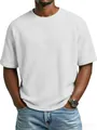 Primer plano del tejido de punto gofrado blanco y las mangas raglán de la camiseta de hombre - S / Tops / Blanco