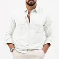 Chemise de travail blanche minimaliste pour homme avec deux poches poitrine élégantes - S / Hauts / Blanc