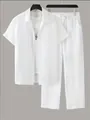 Dettaglio della trama a righe verticali sul set bianco da uomo con camicia e pantaloni. - Taglia M / Top E Pantaloni / Bianco