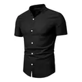 Detalle de una camisa casual de manga corta para hombre en color negro con cuello mao - S / Tops / Negro