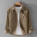 Camisa clásica de pana caqui para hombre con manga larga y bolsillo en el pecho - M / Tops / Camel