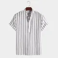 Camicia casual da uomo bianca a maniche corte con strisce verticali nere e collo alla coreana - Taglia S / Top / Bianco