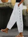 Vista detallada de pantalones casuales de rayas para mujer con botones laterales y talle alto. - XS / Bottoms / Blanco Roto