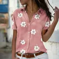 Elegantes rosa kurzärmeliges Hemd mit Blumenmuster, Reverskragen und Knopfleiste - S / Oberteile / T-Shirts / Rosa