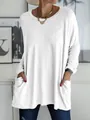 Détail d'un t-shirt blanc à manches longues ample avec poches avant fonctionnelles - Blanc