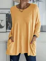 T-shirt décontracté jaune moutarde à manches longues et poches porté par un mannequin chic - Orange
