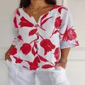 Dettaglio di camicia in cotone lino bianco con stampa tulipani rossi e bottoni legno - Taglia S / Top / Bianco con fiori rossi