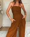 Vue détaillée d'une combinaison bustier marron élégante à jambes larges sur un modèle - S / Combinaisons / Khaki Foncé