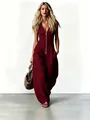 Detailansicht des Reißverschlusses an einem eleganten weinroten ärmellosen Jumpsuit - S / Jumpsuits / Burgunderrot