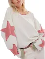 Détail d'un sweat-shirt blanc à col rond avec des patchs étoiles roses pailletés. - S / Hauts / Style Rouge et Blanc